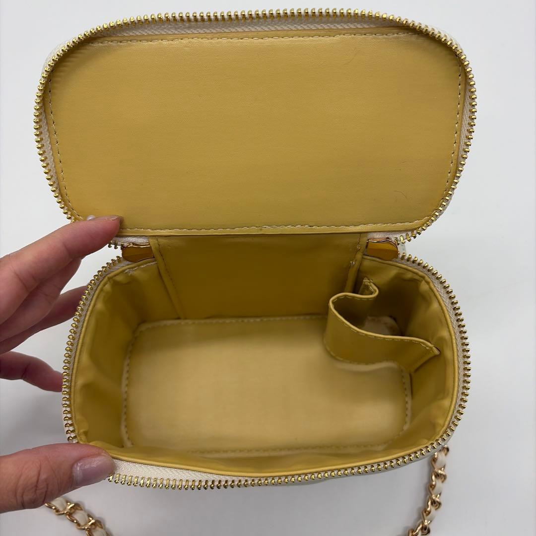 シャネル ラインストーンハンドルチェーンショルダーバッグホワイト