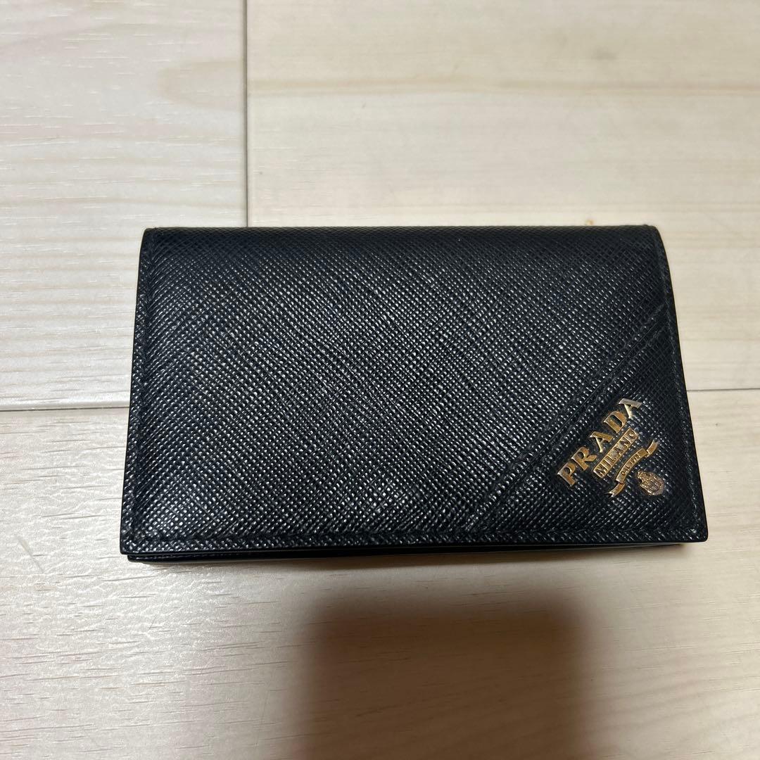 PRADA サフィアーノレザー 名刺入れ ブラック 美品 新品]PRADA ブラックレザー 名刺入れ プラダ サフィアーノ SAFFIANO