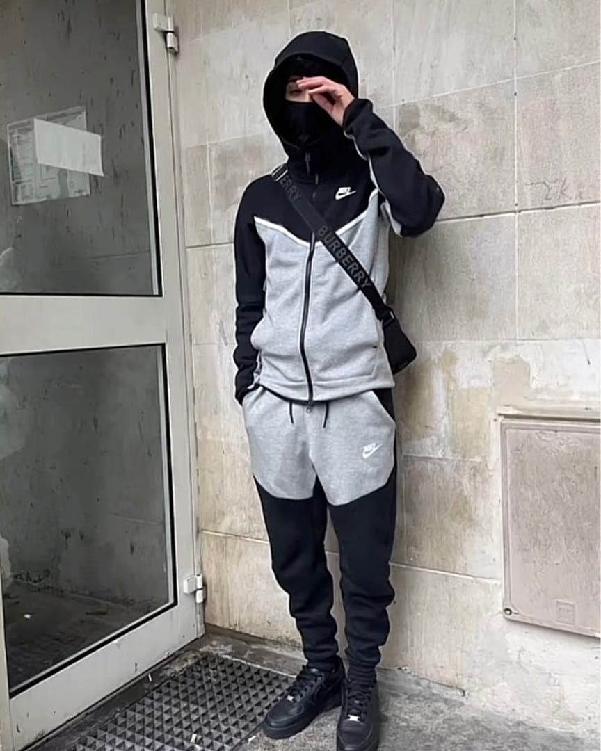 希少）早い者勝ち‼️NIKEテックフリースセットアップ（上下XS）灰&黒