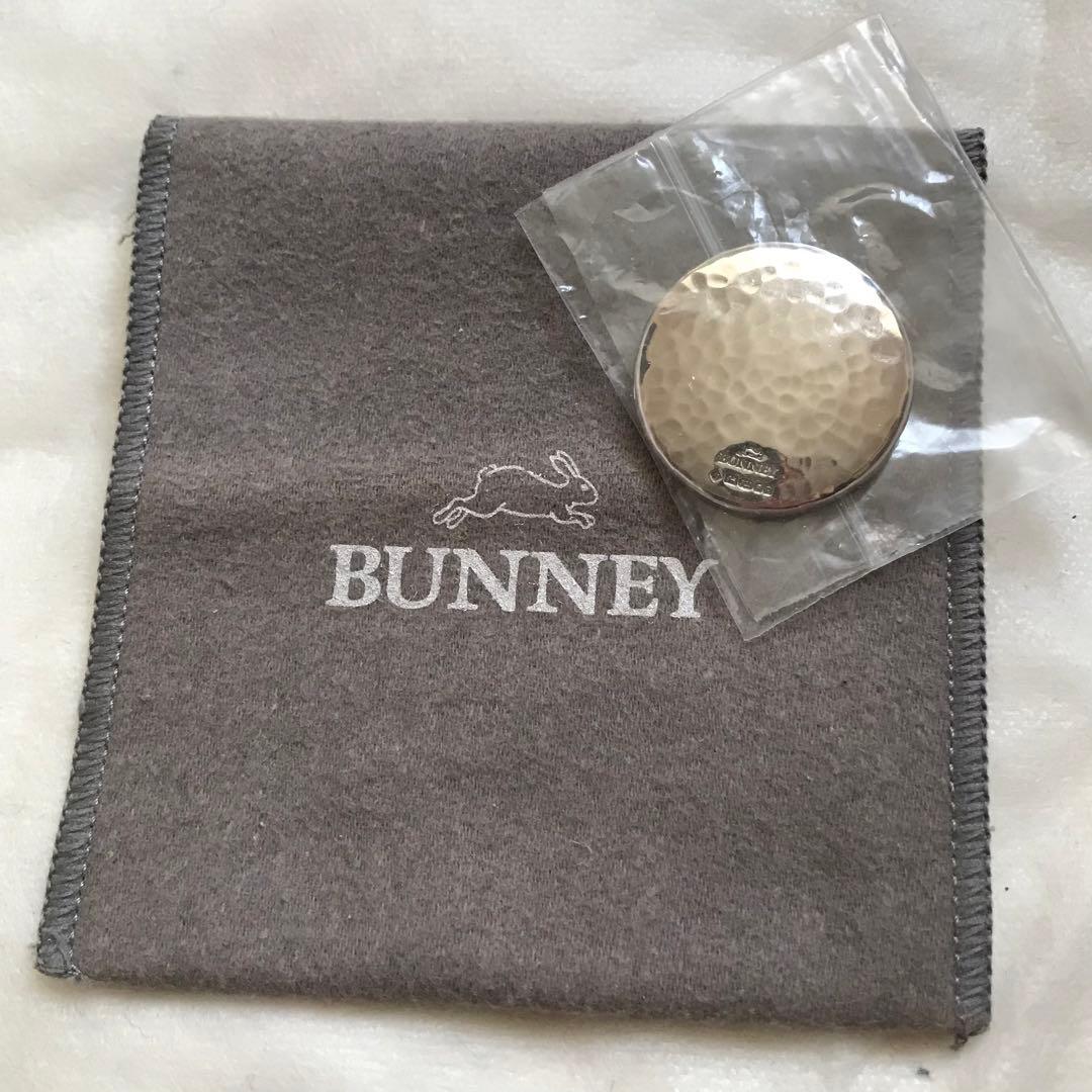 美品 BUNNEY バニー 34mm Hammered Badge シルバー - メルカリ