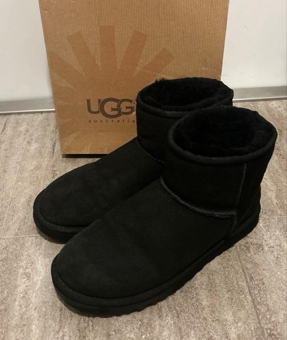 UGG クラシックミニ　ブラック　ムートンブーツ　8 アグ UGG CLASSIC MINI PLATFORM 厚底ムートンブーツ （ブラック