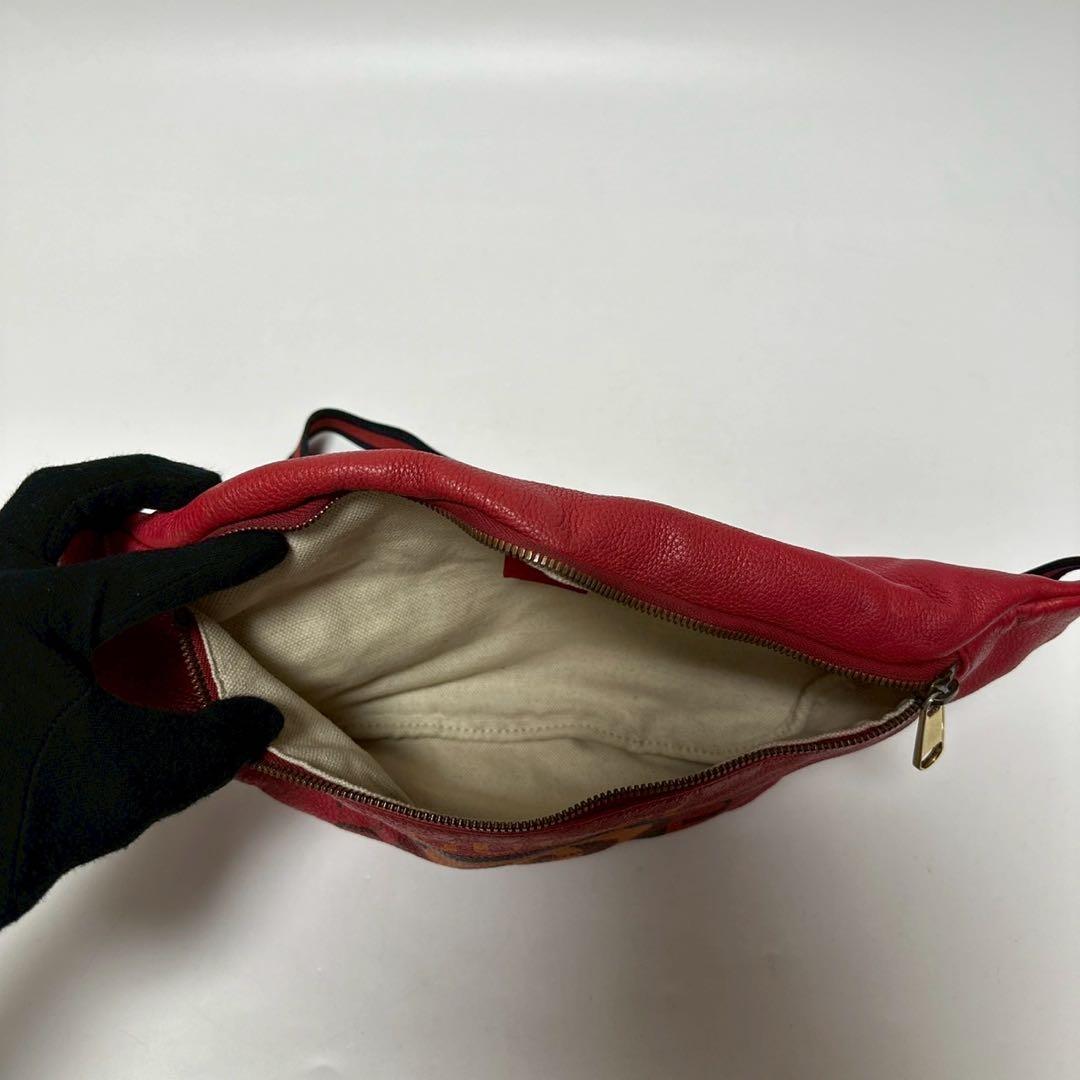 p97【美品】グッチ レザー ロゴプリント シェリーライン ウエスト