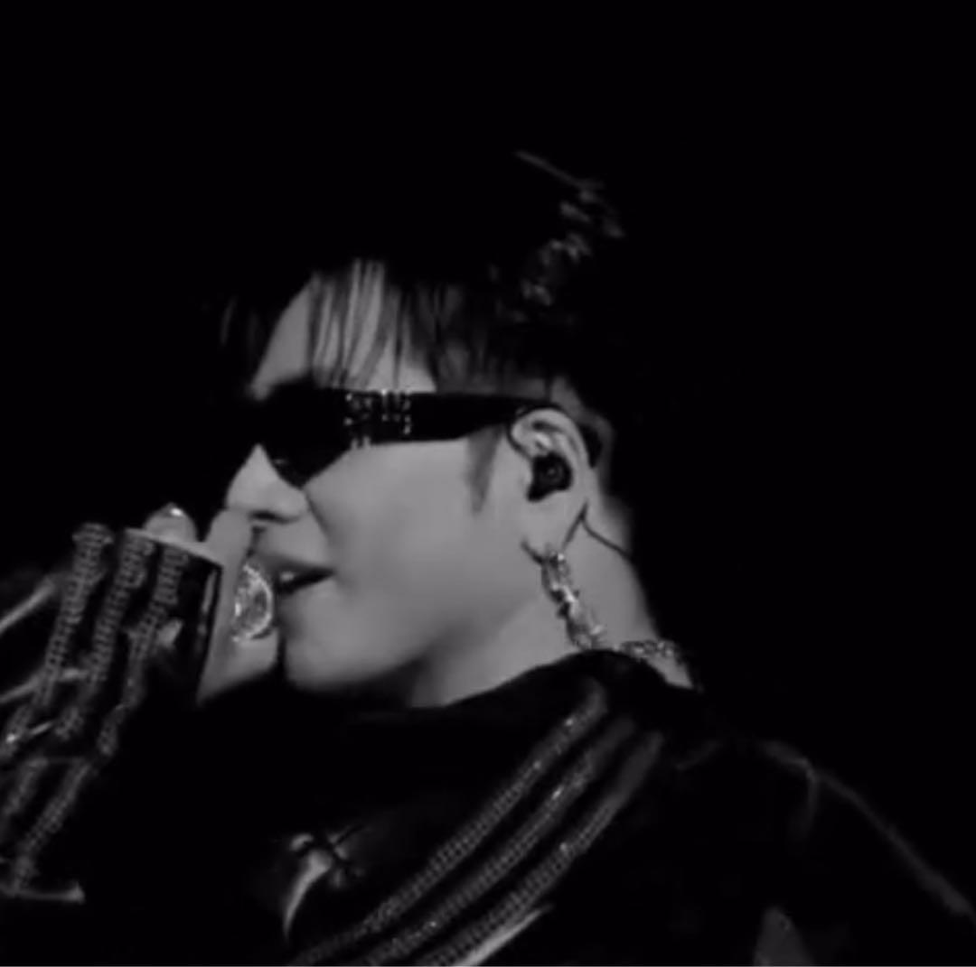 定価6.6万/登坂広臣】MIU MIU Glimpse サングラス ブラック - メルカリ