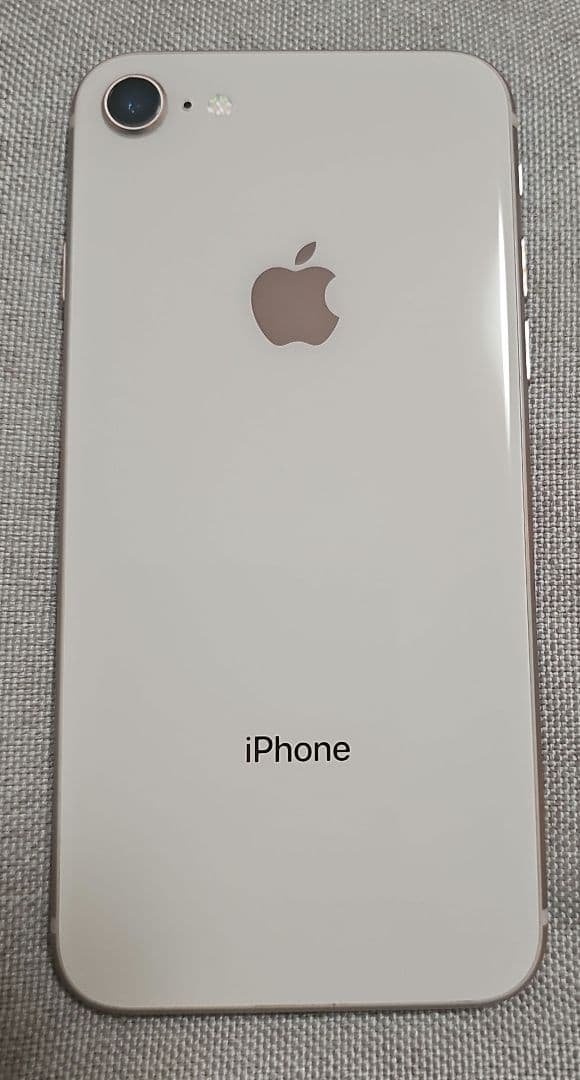 Apple iPhone 8 64GB - メルカリ