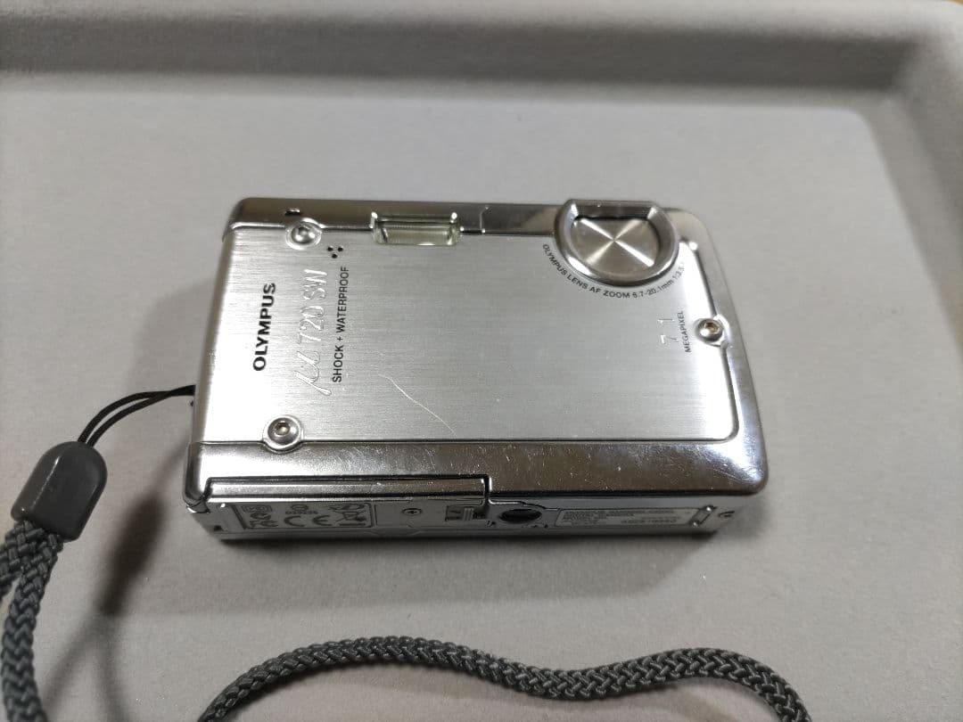 OLYMPUS オリンパス μ720SW コンパクトデジタルカメラ 710万画素 Amazon | OLYMPUS デジタルカメラ μ720SW シャイニーシルバー