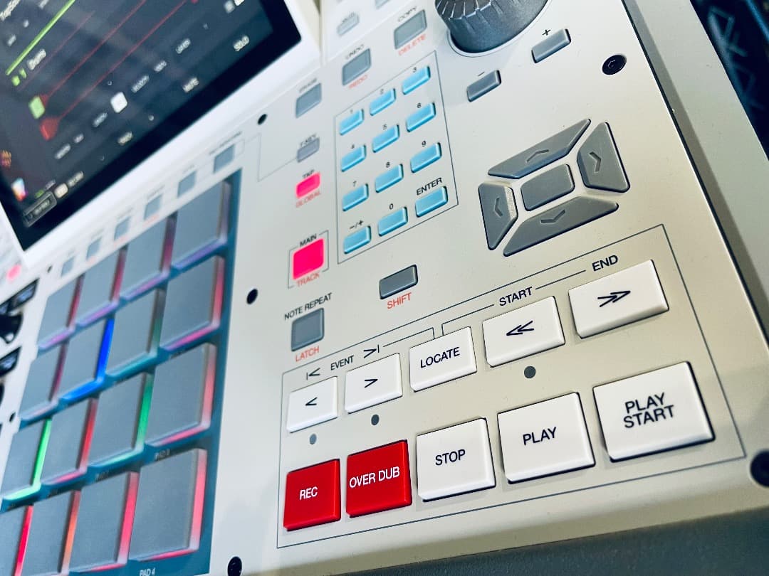 AKAI MPC X SE DISKセーバー付 (ほぼ未使用品) 即発送!! - メルカリ