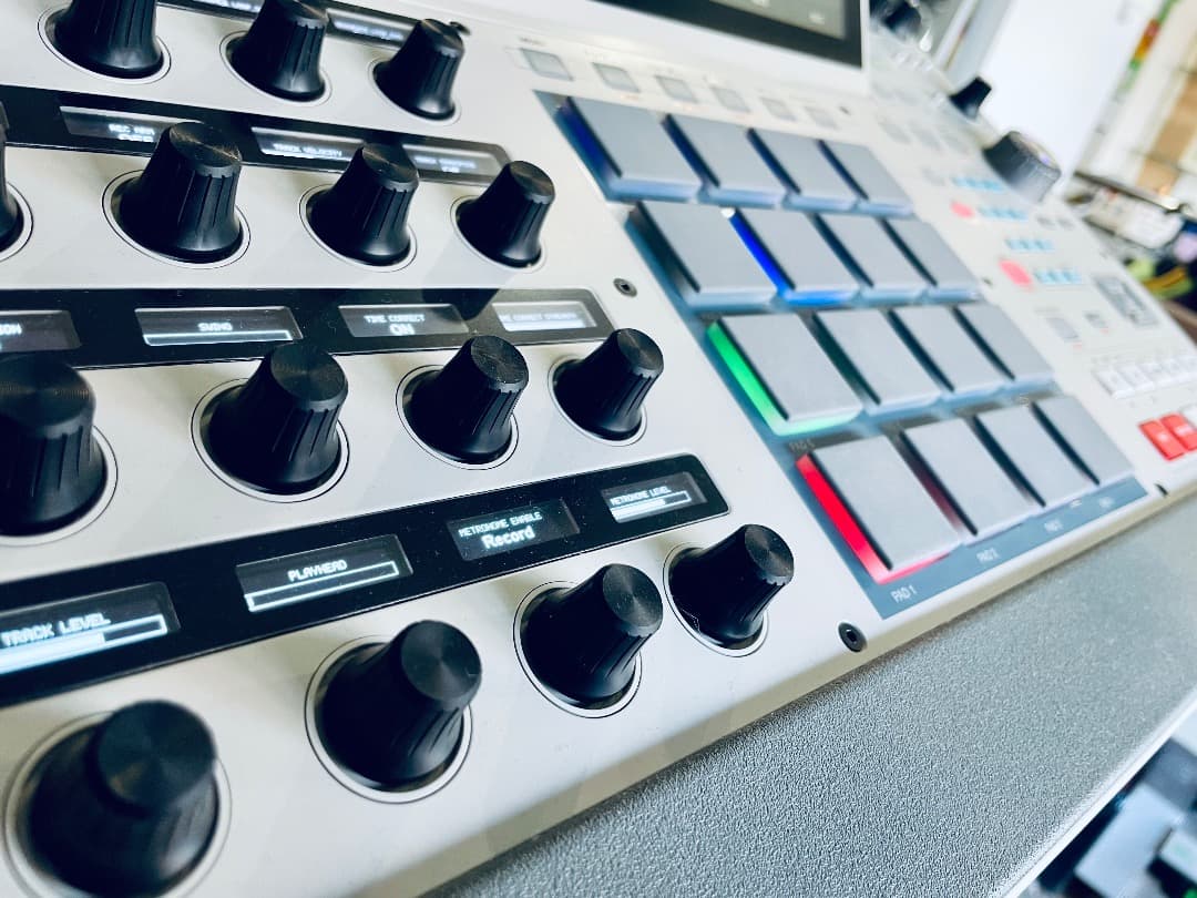 AKAI MPC X SE DISKセーバー付 (ほぼ未使用品) 即発送!! - メルカリ