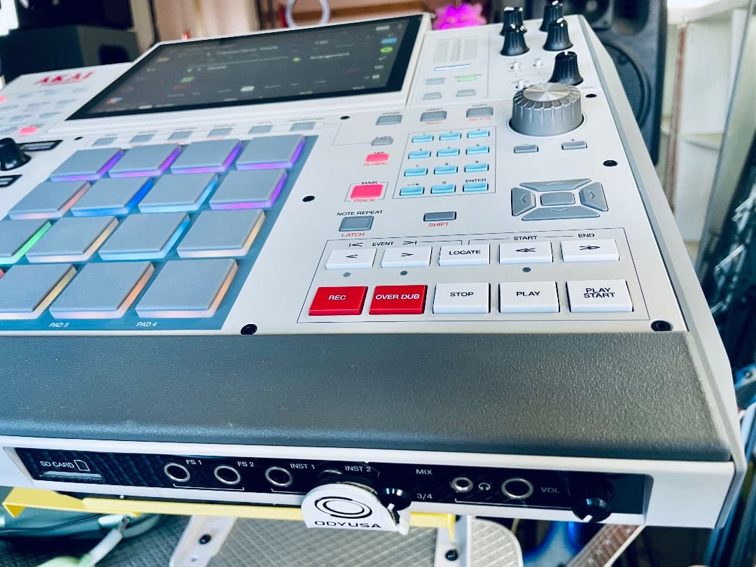 AKAI MPC X SE DISKセーバー付 (ほぼ未使用品) 即発送!! - メルカリ