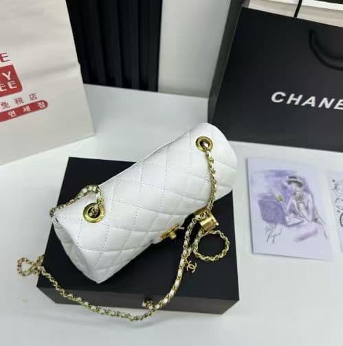 CHANEL MAKE UP ホワイトレザー ショルダーバッグ ノベルティ