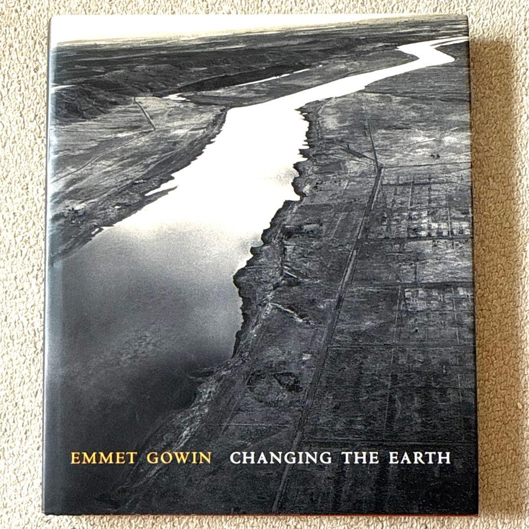 EMMET GOWINエメット・ゴーウィン　CHANGING THE EARTH Emmet Gowin: Changing the Earth | Yale University Art Gallery