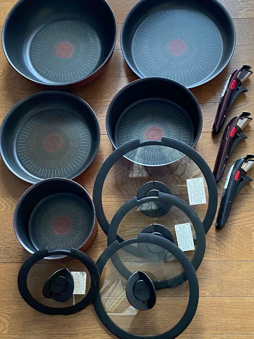 フライパンと鍋のセット 赤黒 5個と蓋4個 楽天市場】サーモス 取っ手のとれるフライパン 3点セット 5点セット 8