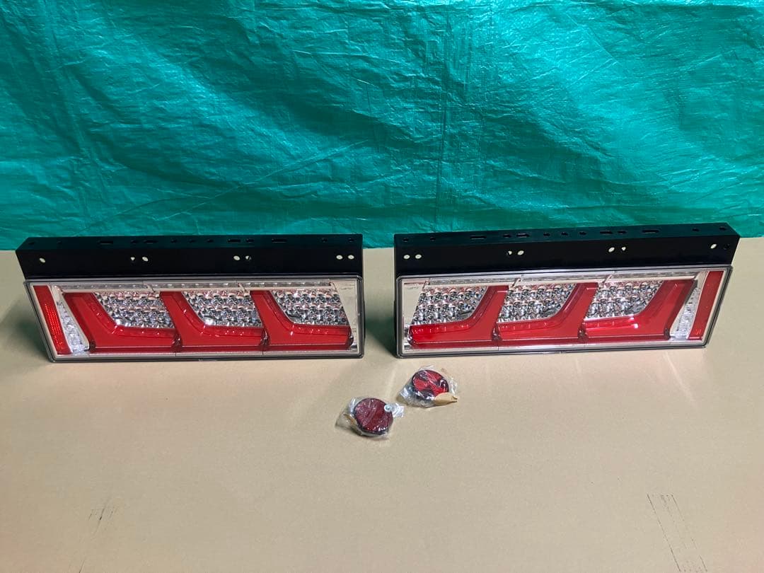 コイト小糸 KOITO 3連LEDテールランプ - メルカリ