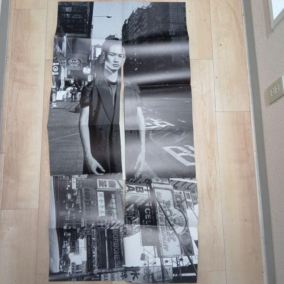 コムデギャルソン モノクロ ストリートファッション ポスター コム デ ギャルソンが私たちに伝えた「強い服」。 | Vogue Japan