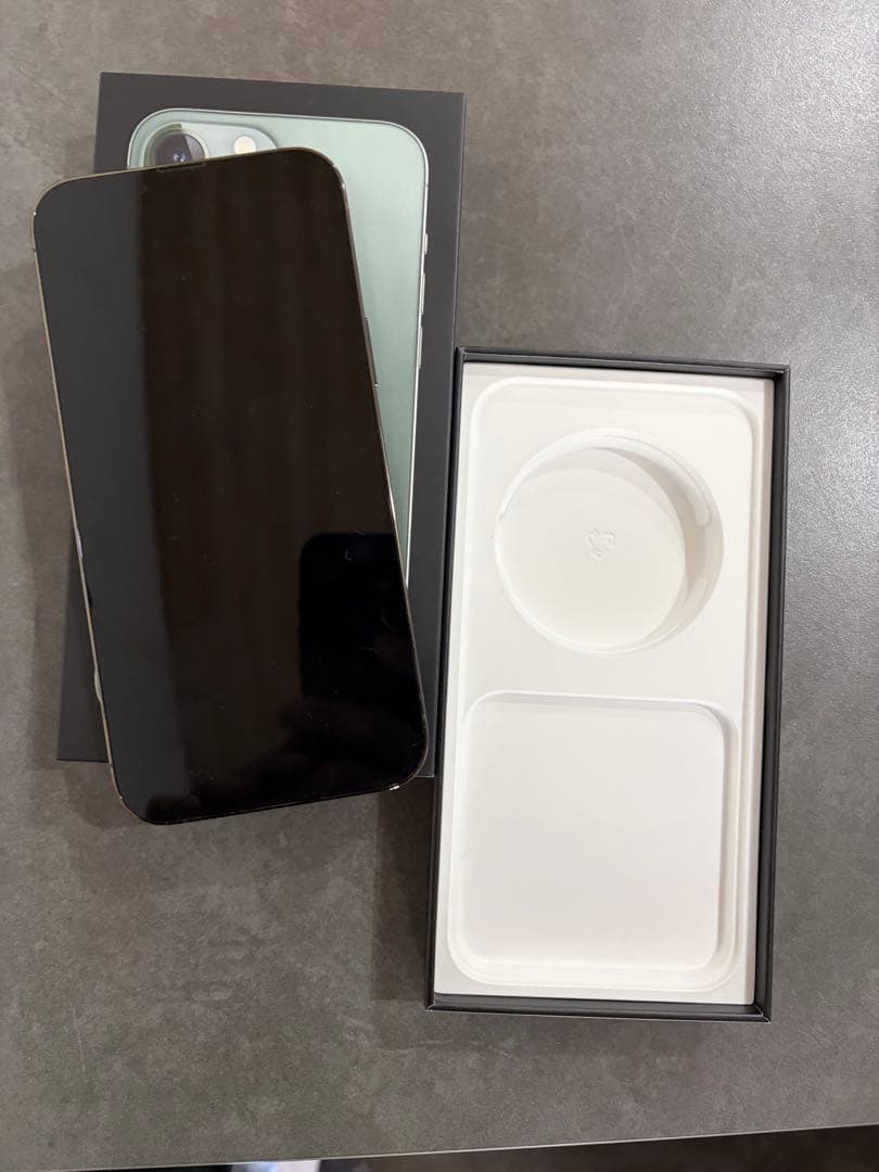 Apple iPhone 13 PRO MAXミッドナイトグリーン 本体 Apple、iPhone 13のラインナップに加わった魅力的な新しいグリーンの