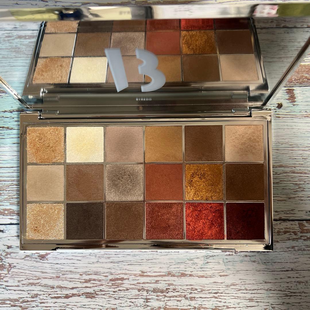 バイレード BYREDO ビブリオフィリア アイシャドウパレット - メルカリ
