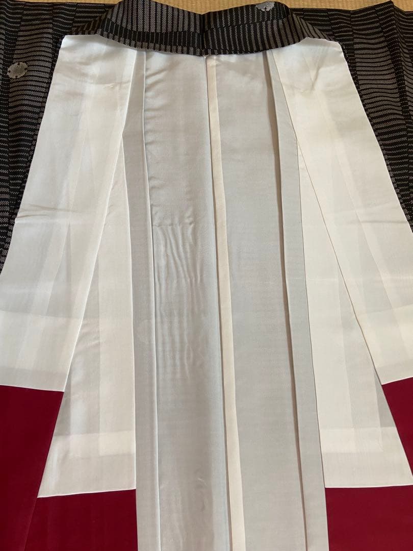 未使用】黒色 泥染本場大島紬 たてわくに雪輪柄 着物（袷） - メルカリ