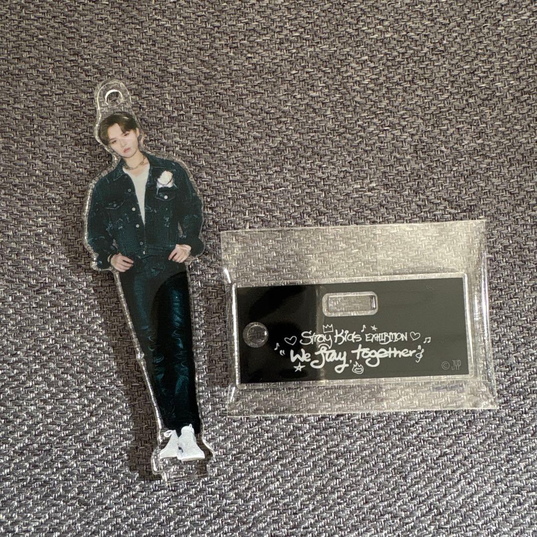 リノ exhibition スキズ ランダム アクリルスタンドチャーム - メルカリ