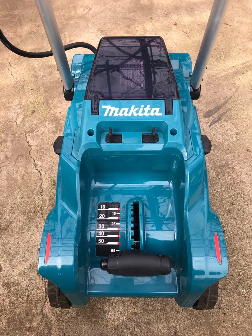 マキタ 充電式芝刈り機 MLM230D 純正バッテリー付きそれ以外付属品無し