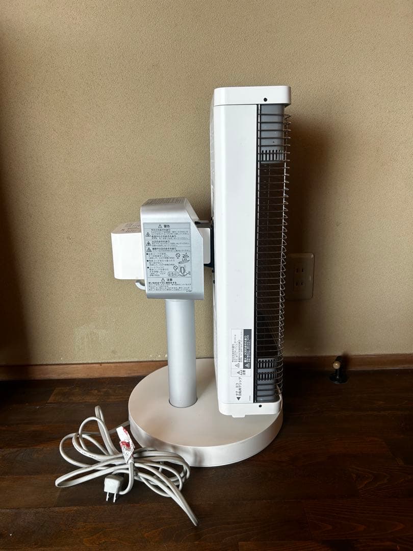DAIKIN ダイキン ERFT11XS-W 遠赤外線ヒーター 20年製 - メルカリ
