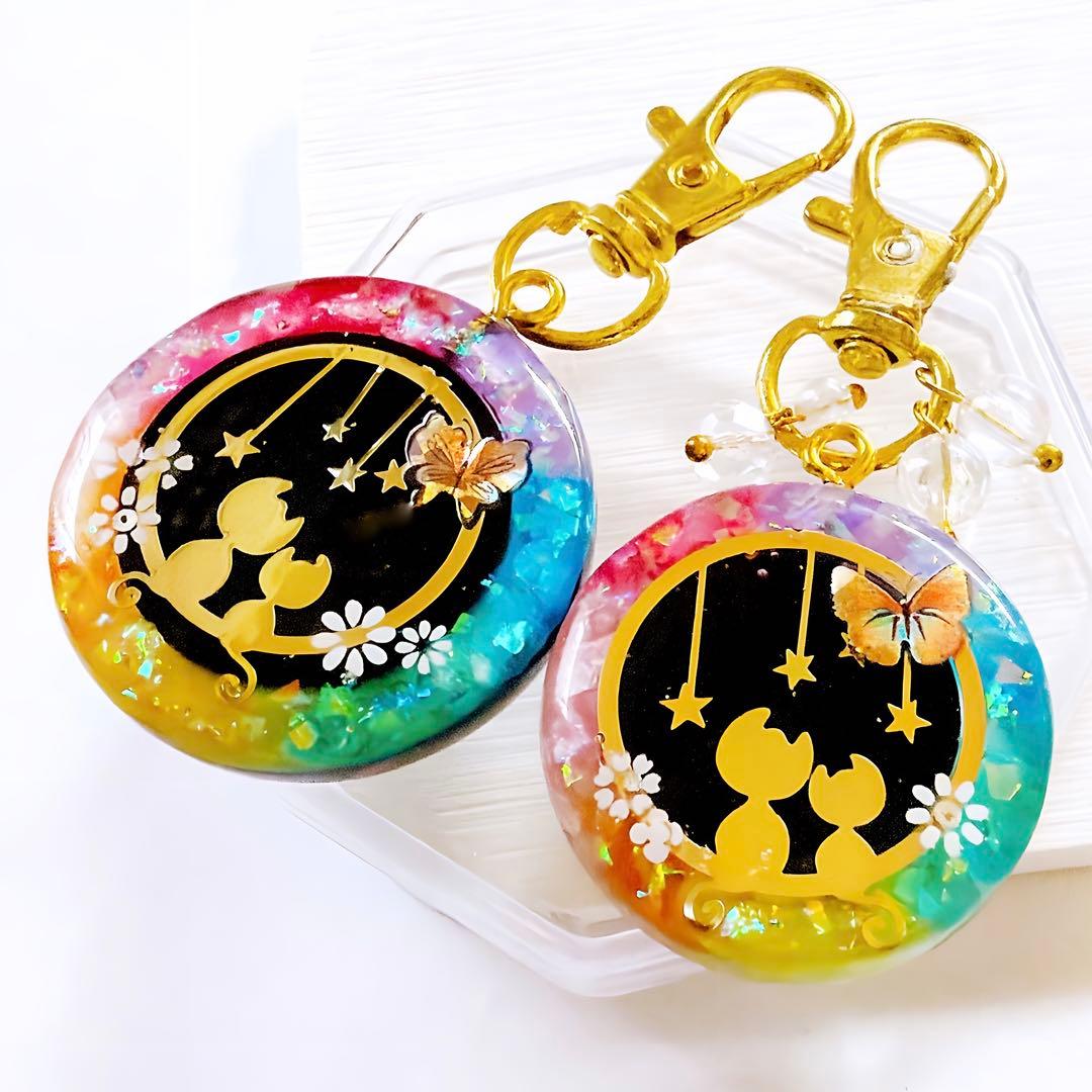 035 星降る夜のネコ達〈M〉虹色 オルゴナイト レジンネックレス 受注