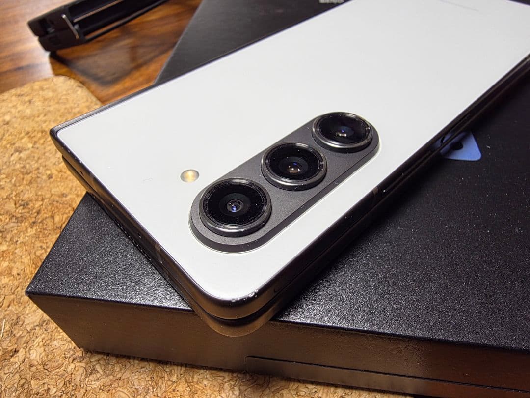 SAMSUNG Galaxy Z Fold 5 直販1TBモデル オマケ付き - メルカリ