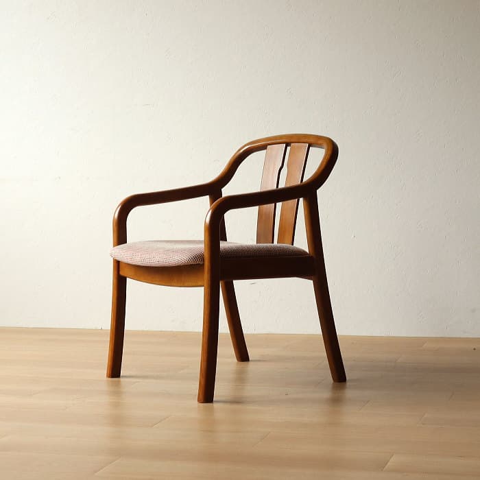 オールド カリモク アームチェア レトロ 肘付イス ③ 人気のkarimoku(カリモク家具)のオールドカリモク アームチェアです