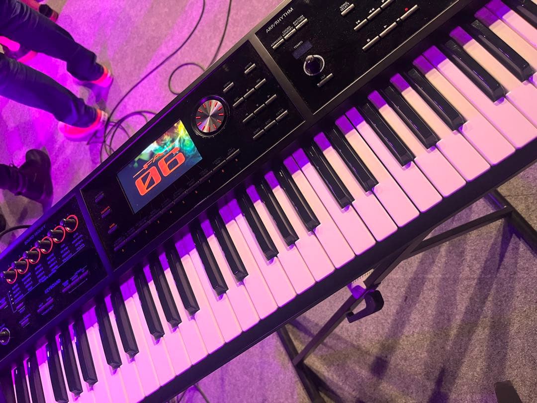 61鍵シンセサイザー Roland FA06Roland FA-06 61鍵 ペダルセット