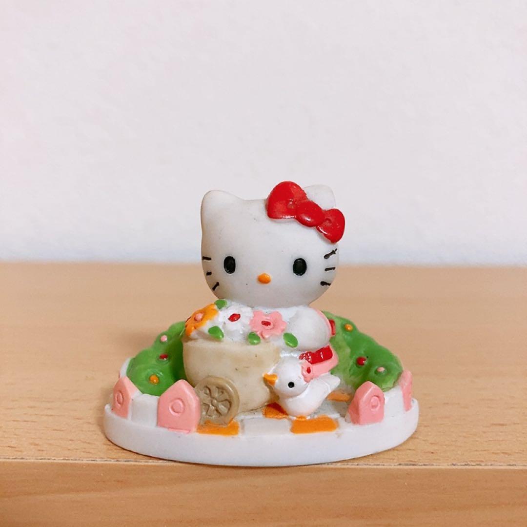 サンリオ キティちゃん 置物 レトロ陶器製 - メルカリ
