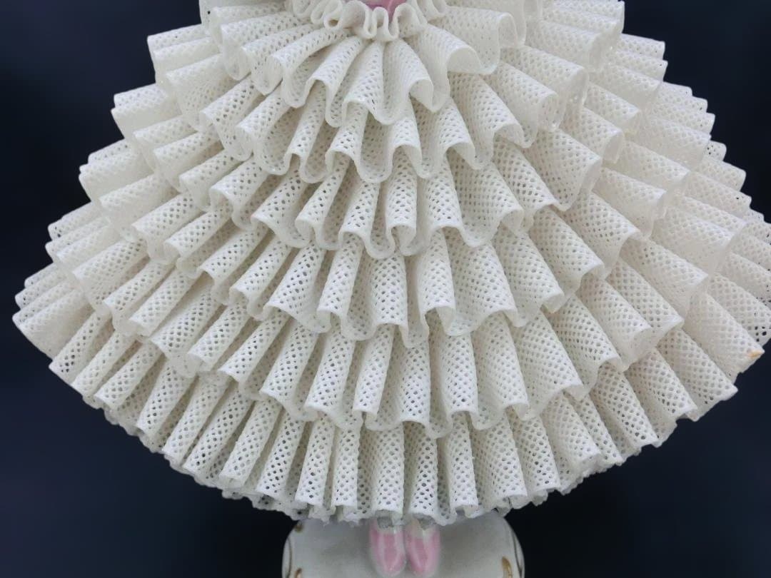 ジッツェンドルフィン』レース・フィギュリンH.24cm - メルカリ