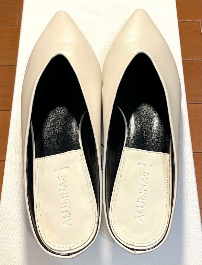 値下げ中！美品！アルムナエ　ALUMNAE　ミュールパンプス　22.5cm 白