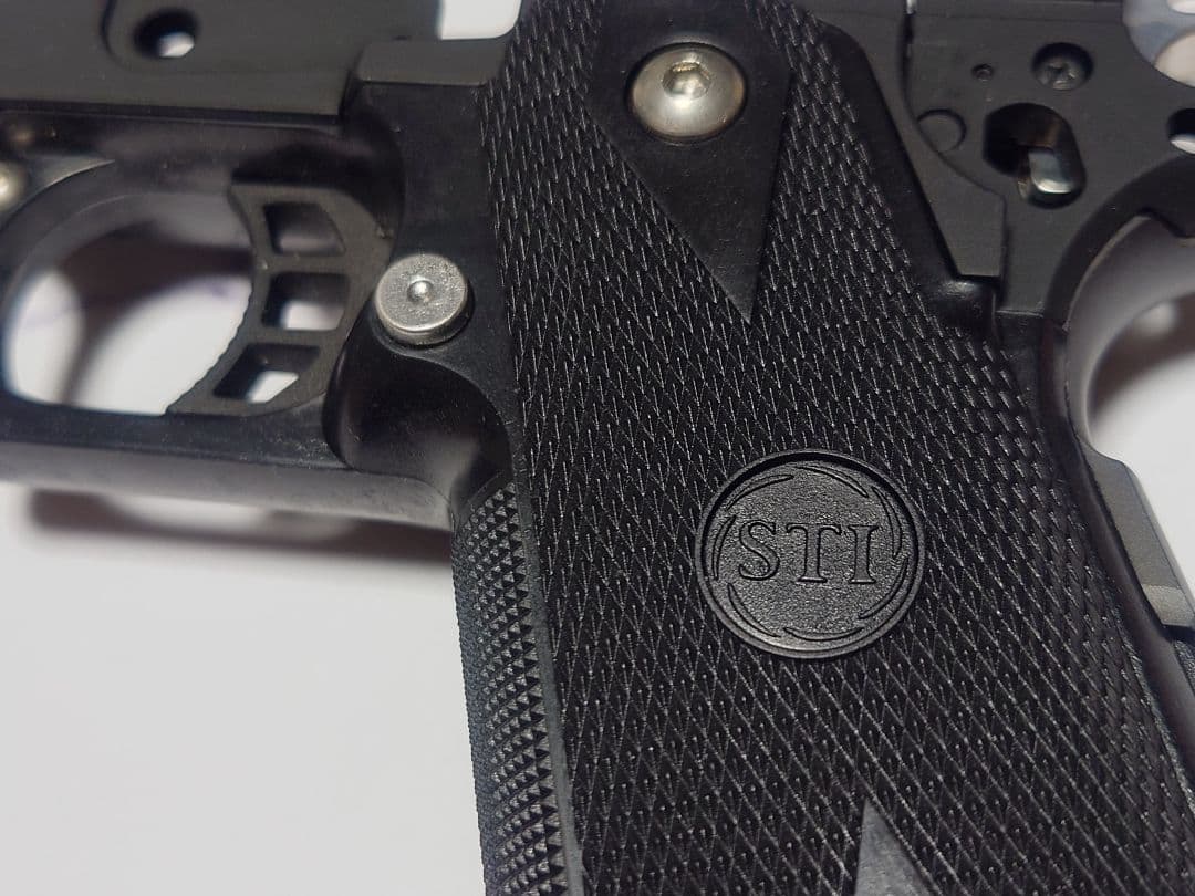 STI 2011 ミドルフレーム + グリップ 東京マルイ ハイキャパ 用 - メルカリ