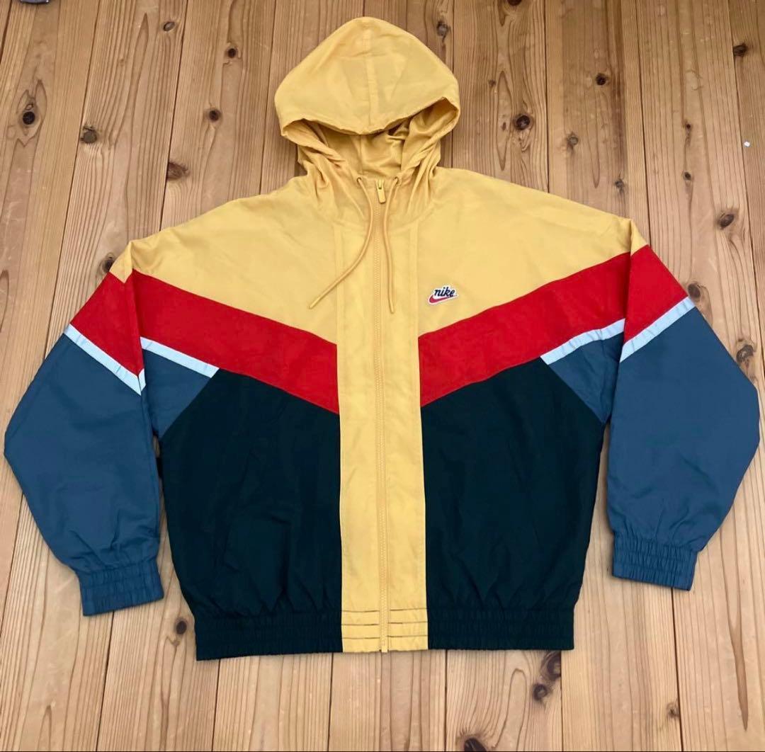 084【人気即完売品】ナイキ☆ワンポイント刺繍ロゴ ナイロンジャケット