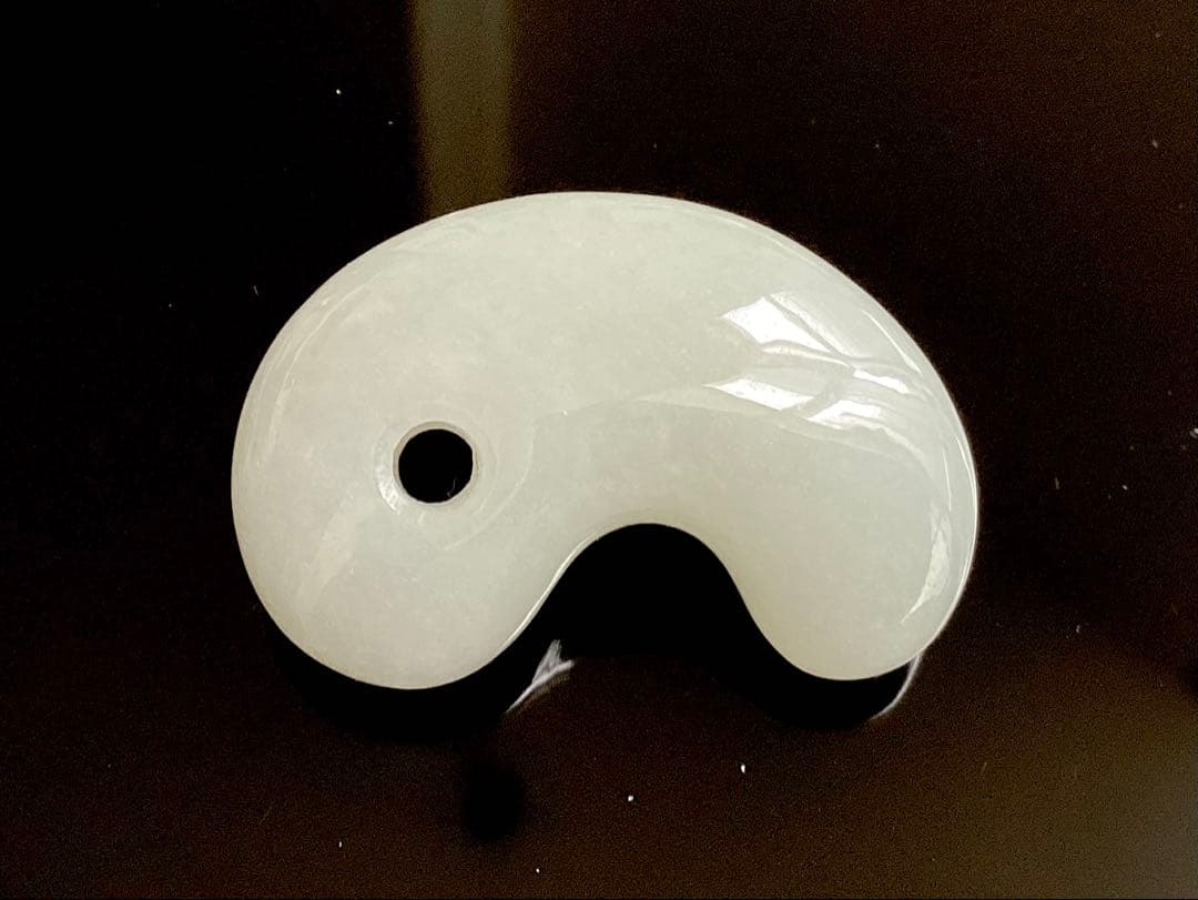 ✳正規専門店70万円以上の最上位レベル 糸魚川氷翡翠勾玉 最高峰の逸品