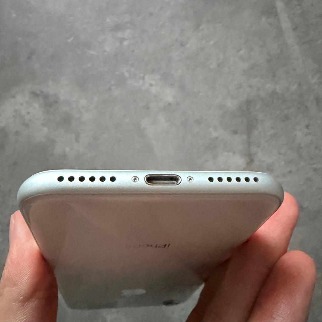 美品 iPhone8 本体 64GB シルバー SIMフリー - メルカリ