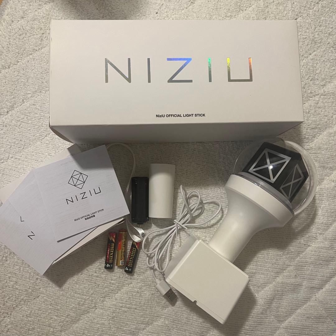 NiziU ペンライト 電池付き - メルカリ
