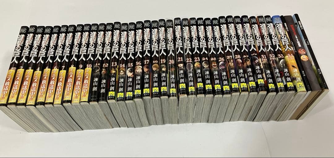 進撃の巨人 全巻セット1〜34巻(特装版付き)諫山創 - メルカリ