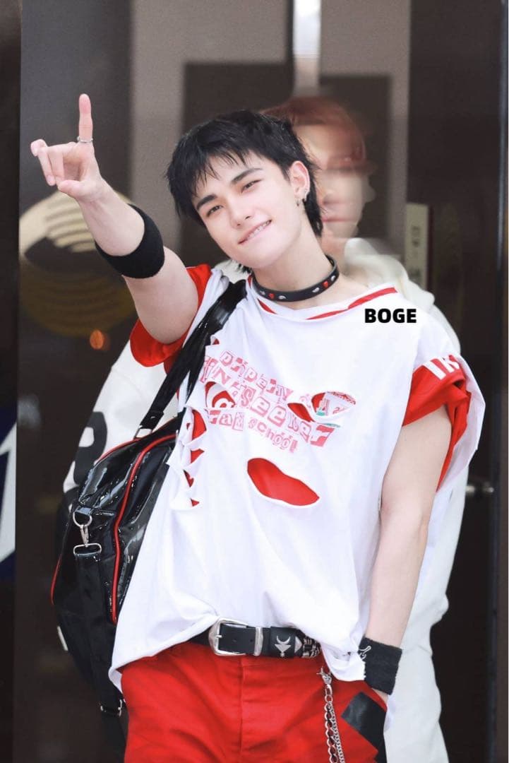 Stray Kids スキズ dominATE ボストンバッグ エナメルバッグ - メルカリ