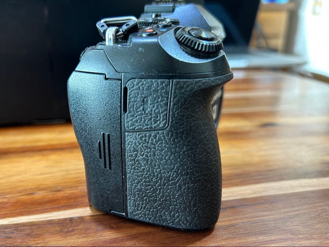 中古⭐︎OLYMPUS　ミラーレス一眼カメラ　OM -D E-M1 markII