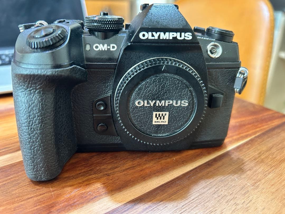 中古⭐︎OLYMPUS　ミラーレス一眼カメラ　OM -D E-M1 markII