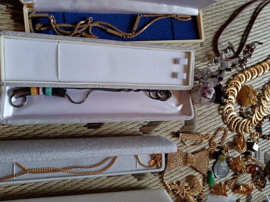 祖母の、遺品 ゴールドチェーンネックレス、ケース付き 数百種類の通販