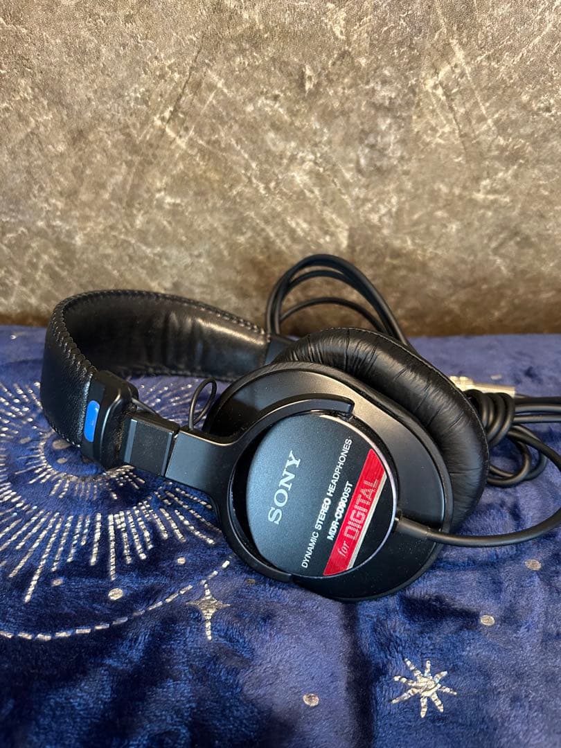 展示品(新品) MDR-CD900ST 密閉型スタジオモニターヘッドホン SONY MDR-CD900ST 密閉型プロ用モニターヘッドホン 定番 人気 音楽制作
