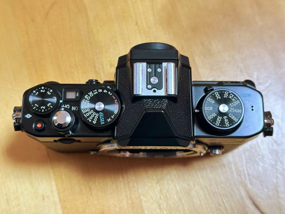 Nikon Zfc レンズキット 「撮影枚数111枚」とおまけ付き - メルカリ