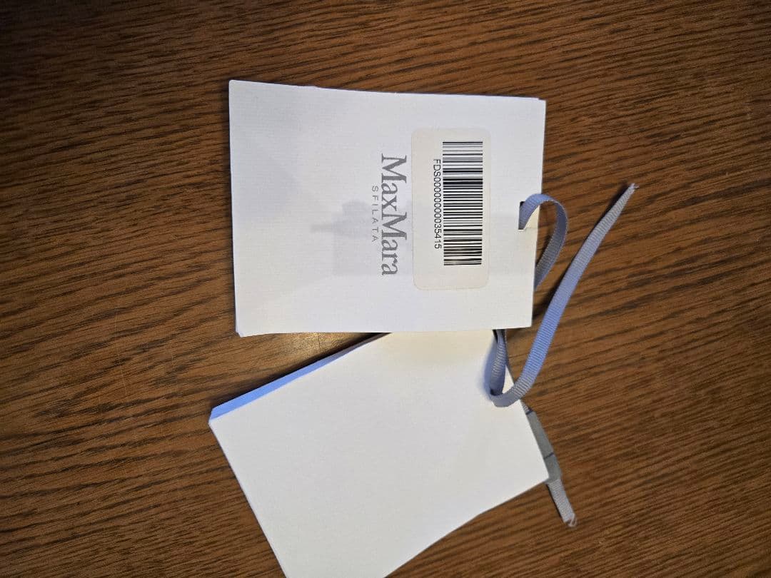 美品 お値下げしました！白タグ 手縫いラベル付きMaxMara ショート