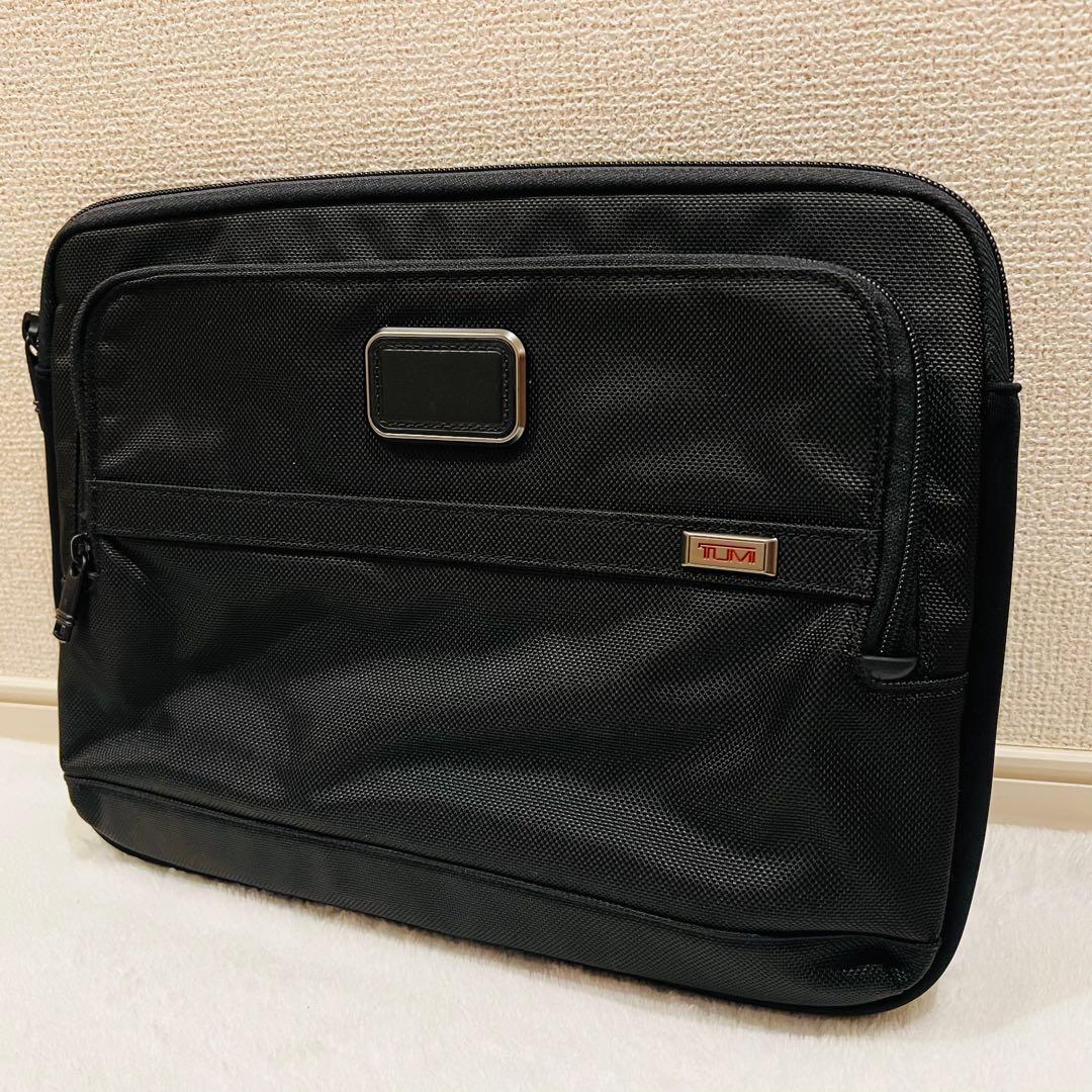 【未使用に近い】TUMI ALPHA3 PCケース ブラック A4サイズ収納可 TUMI（トゥミ） 最大48%☆3/1迄 正規品2年保証 PCケース TUMI Alpha3