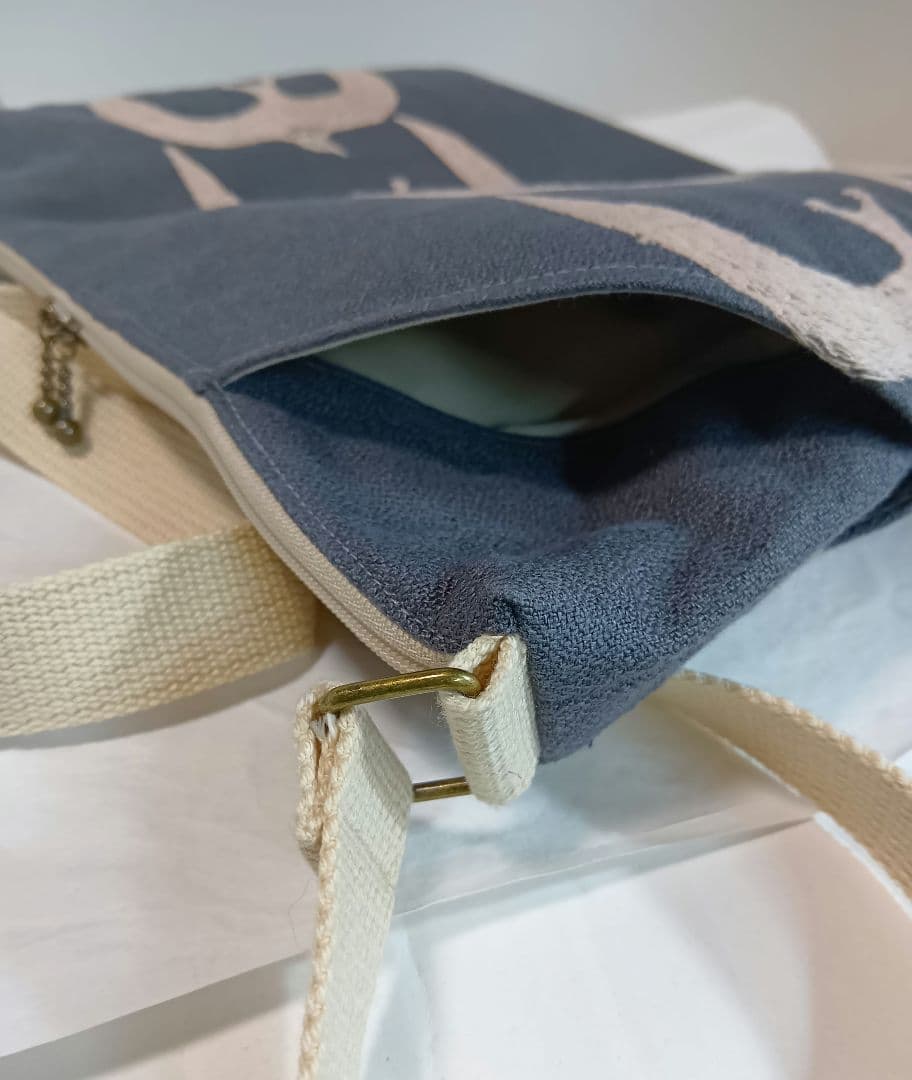 保温保冷ポケット付き♪ボディーバック 両面2ポケット付き♪ミナ