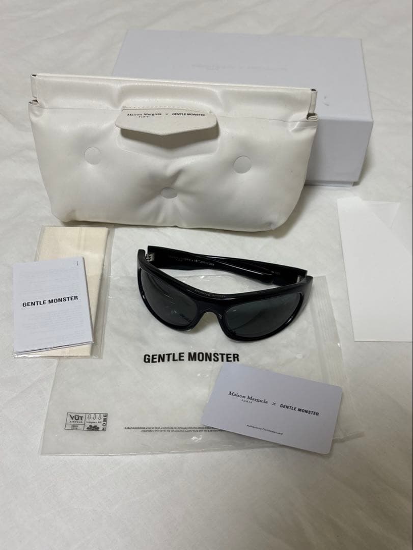 USEN UAR-01 Wi-Fiルーター + URA-N2 充電器／スマホ