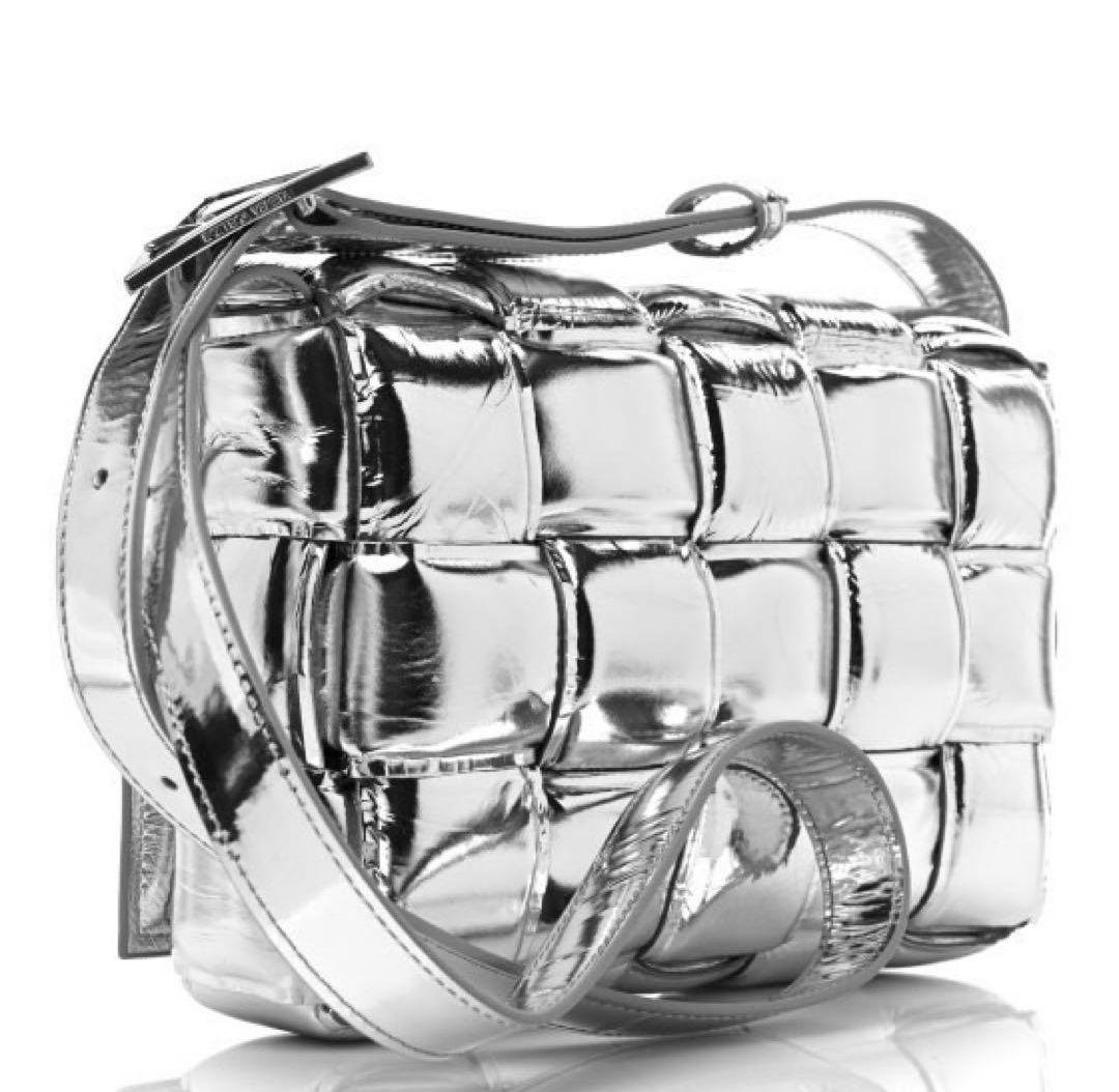 □新品63万!【唯一無二】ボッテガヴェネタ／カセットショルダーバッグ