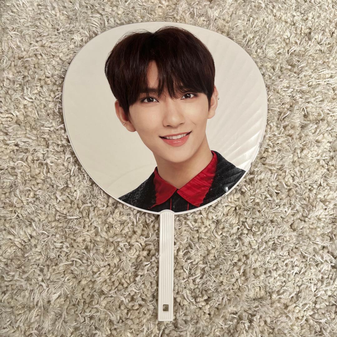 SEVENTEEN ジョシュア うちわ IDEAL CUT - メルカリ