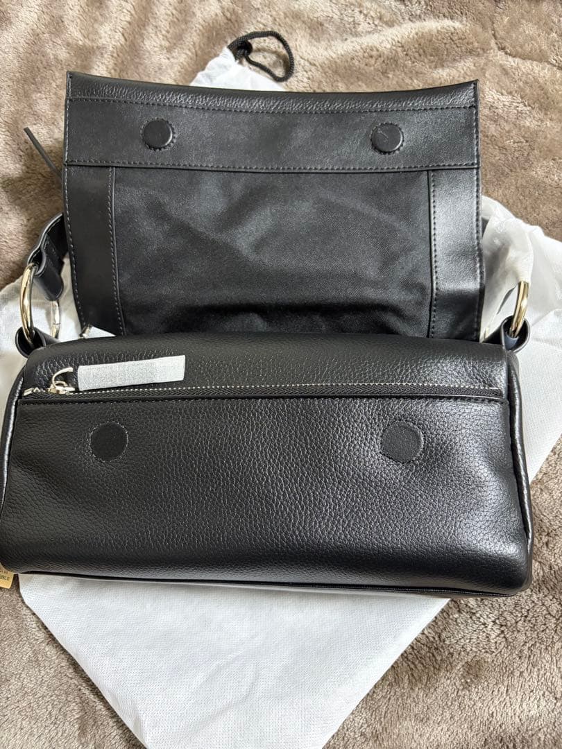 BEARDSLEY ビアズリー レザーボディバッグ 新品未使用タグ付き - メルカリ