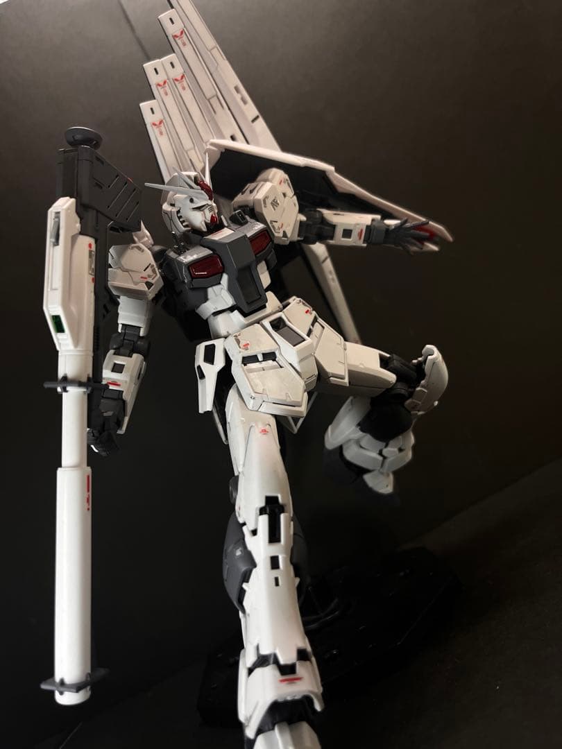 ガンプラ全塗装完成品 RG νガンダム ファーストロットカラー - メルカリ